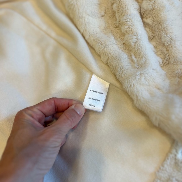 SOFT Blanket Robe - Picture 9 of 13